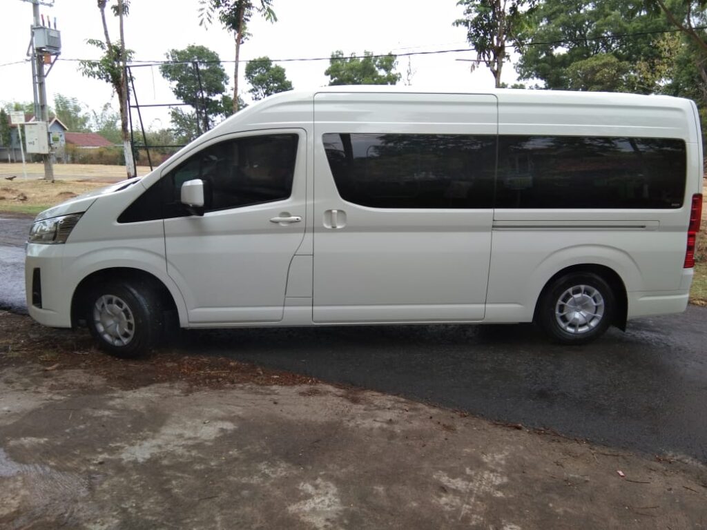 Gavriel rent car jasa Sewa Mobil Hiace Surabaya