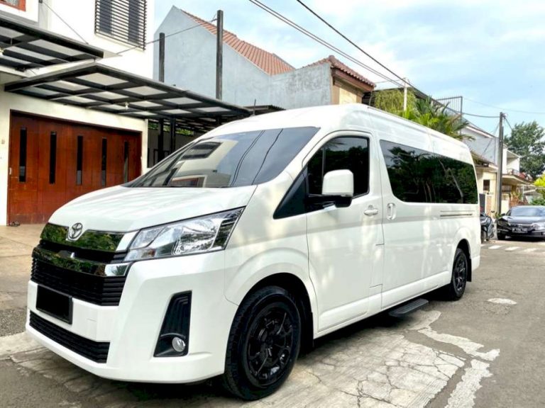 Sewa Hiace Premio Jakarta: Solusi Nyaman dan Efektif Demi Perjalanan Wisata