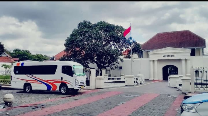 Sewa Mobil Elf Bogor: Perjalanan Keluarga dan Acara Spesial Jadi Menyenangkan
