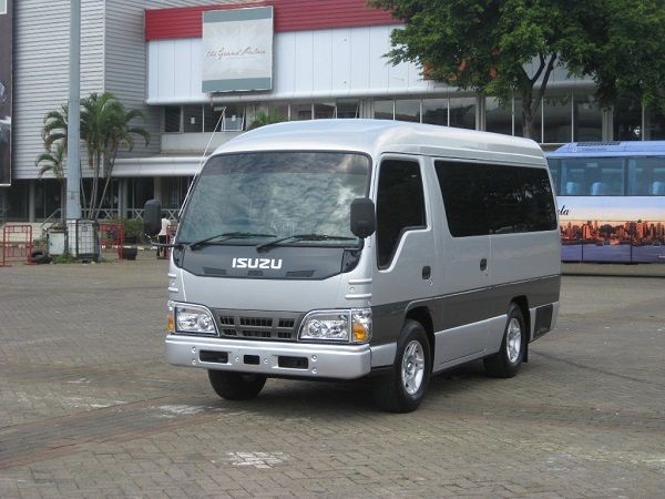 Sewa Elf Tangerang PHP Trans: Solusi Transportasi untuk Rekreasi Dengan Keluarga