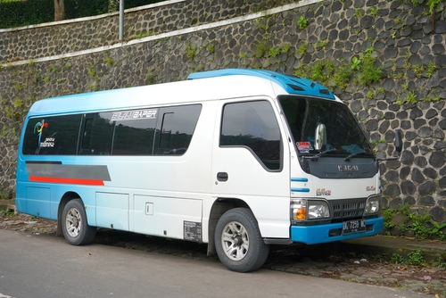 Sewa Mobil Elf di Cikarang: Transportasi Anda Jadi Lebih Efektif