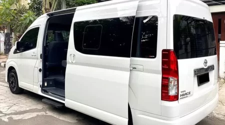 Sewa Hiace Premio Malang 