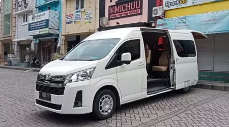 Sewa Hiace Premio Solo