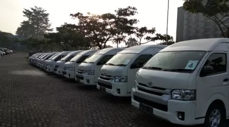 Sewa Toyota Hiace Malang