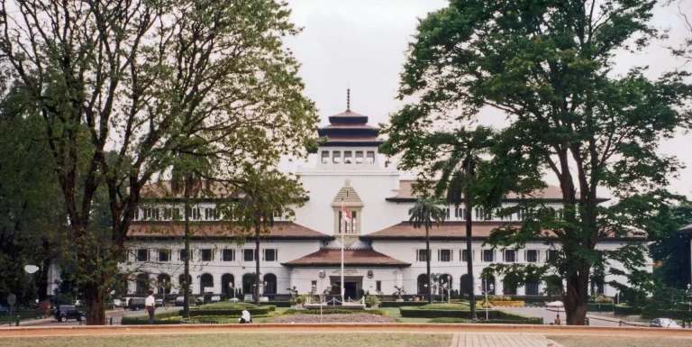 tempat wisata sejarah di bandung