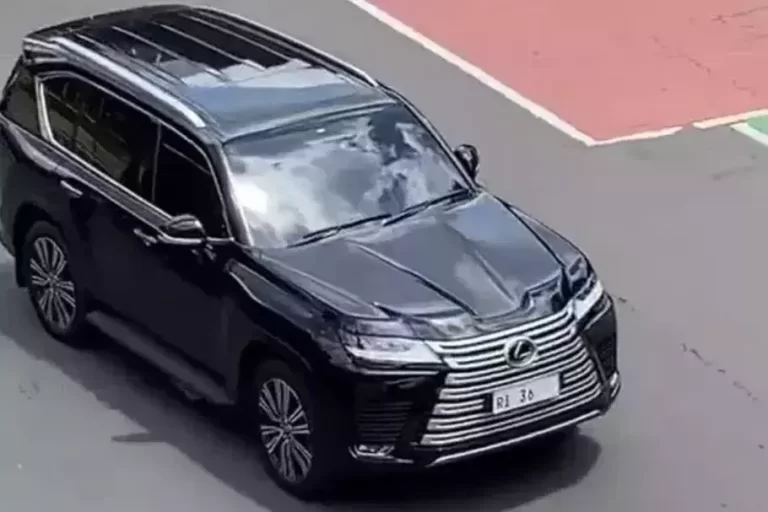 Viral Mobil RI 36 Paksa Terobos Kemacetan
